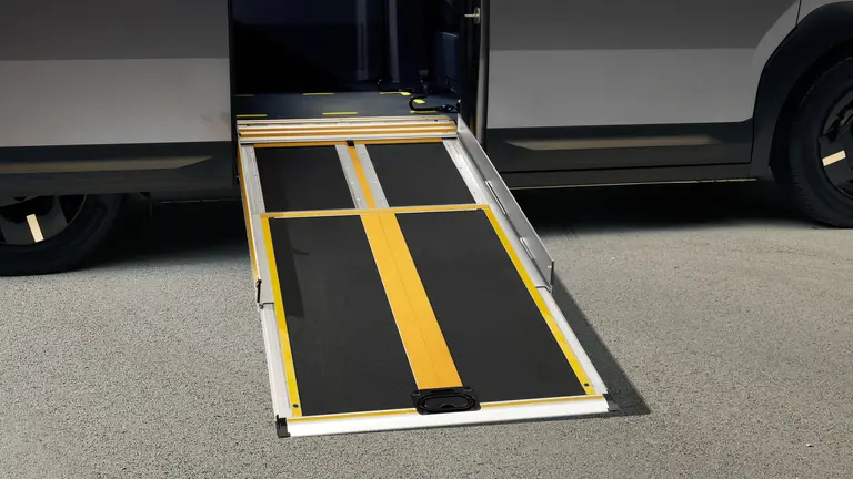 起亜PV5 WAVベースのソウル市UDタクシー