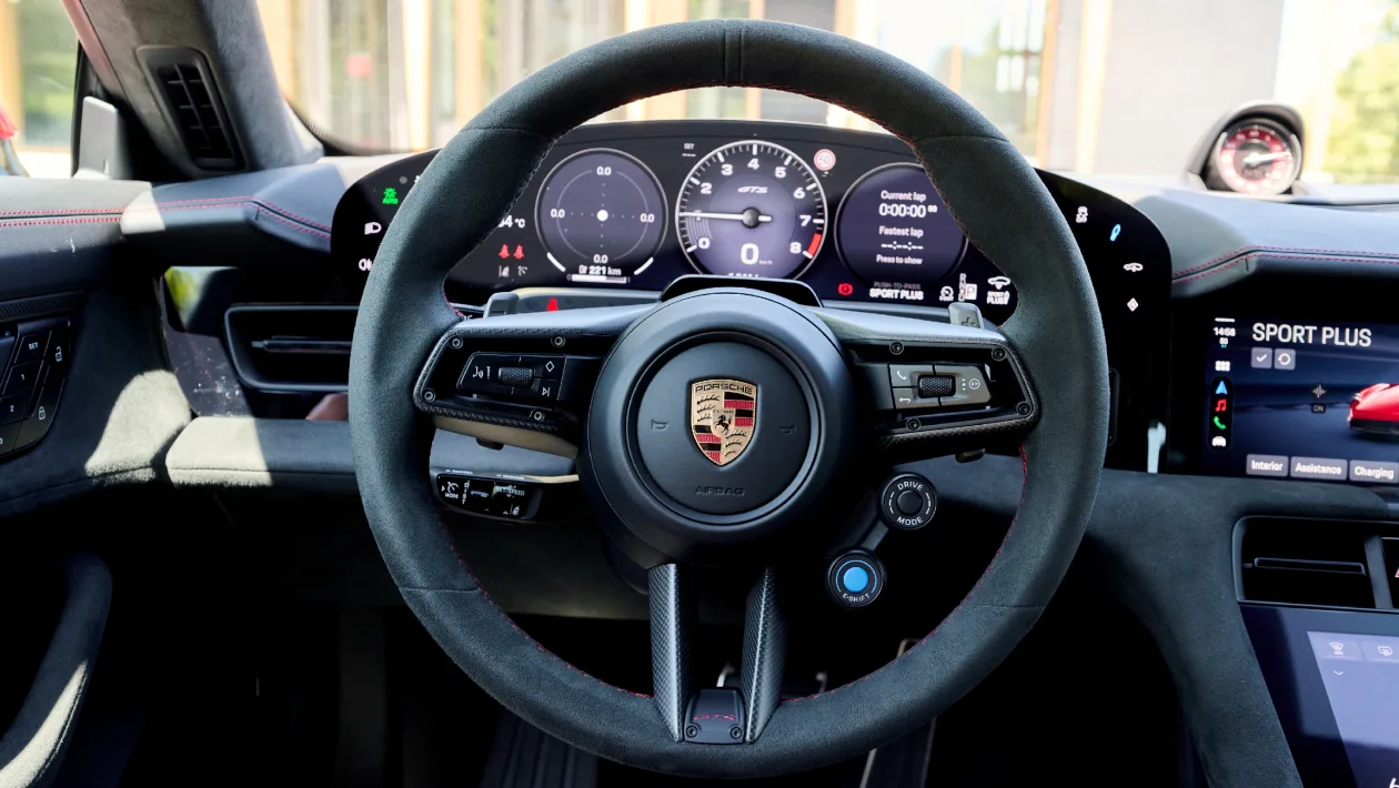 ポルシェ タイカン E-Shift インテリア