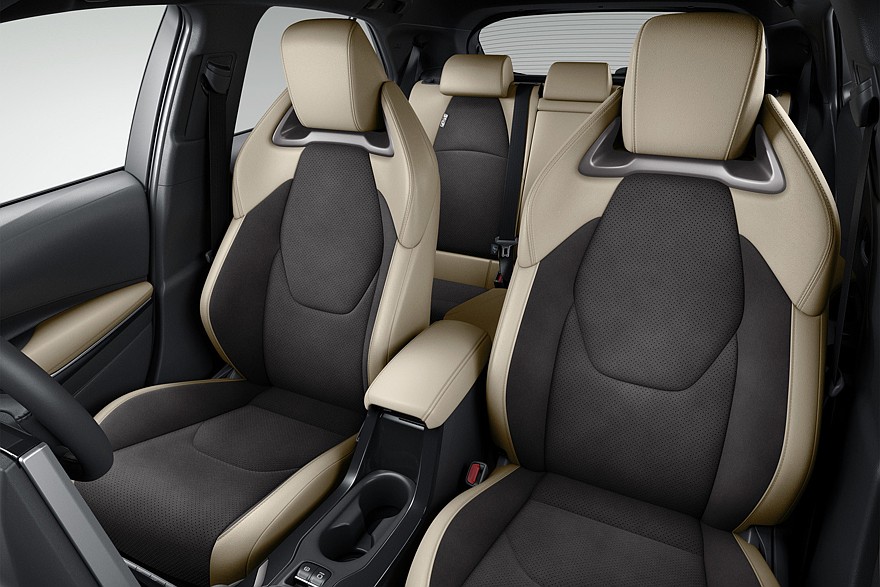 На фото: салон Toyota Corolla Sport 60th Anniversary G «Z Active Elegance»