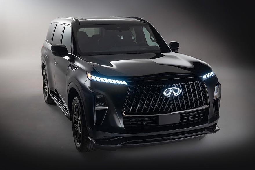 На фото: Infiniti QX80 Sport