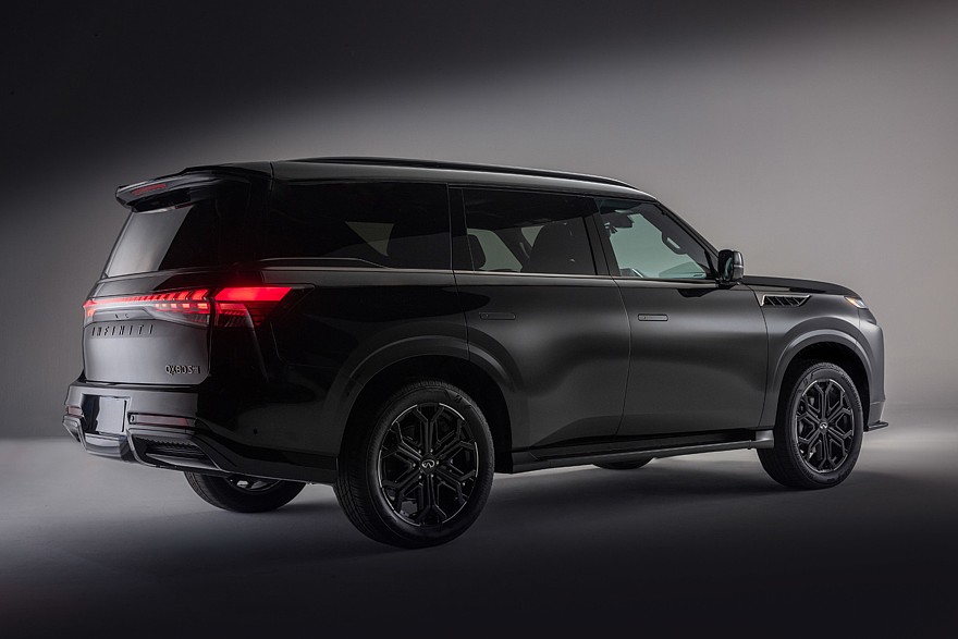 На фото: Infiniti QX80 Sport