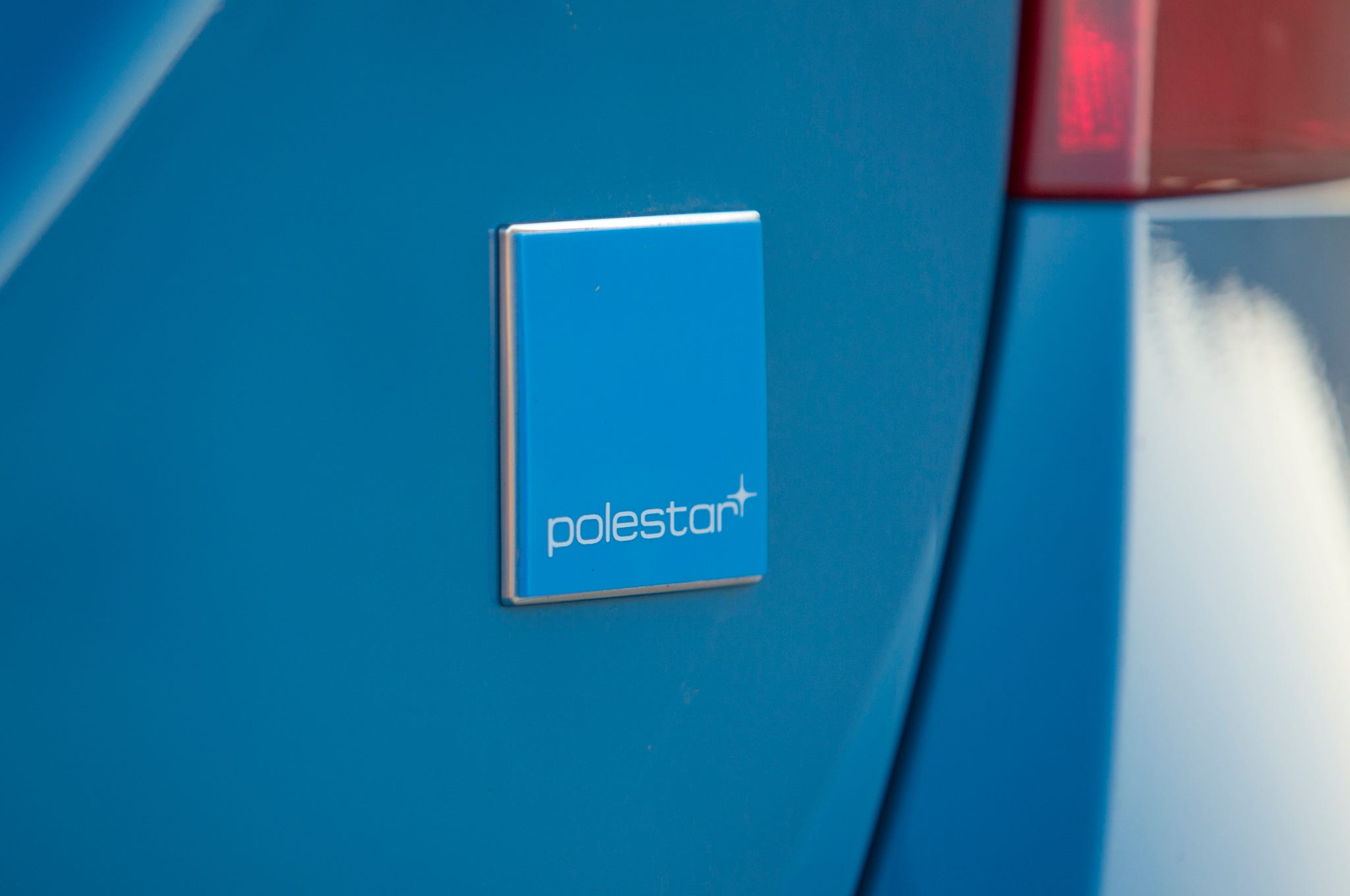 2015-Volvo-V60-Polestar-badge