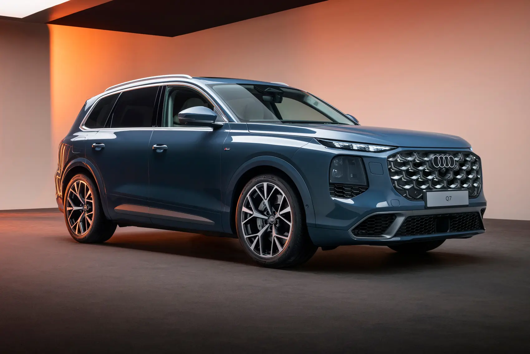 Monolithic new Audi Q7 banishes gloss black trim, keeps diesel