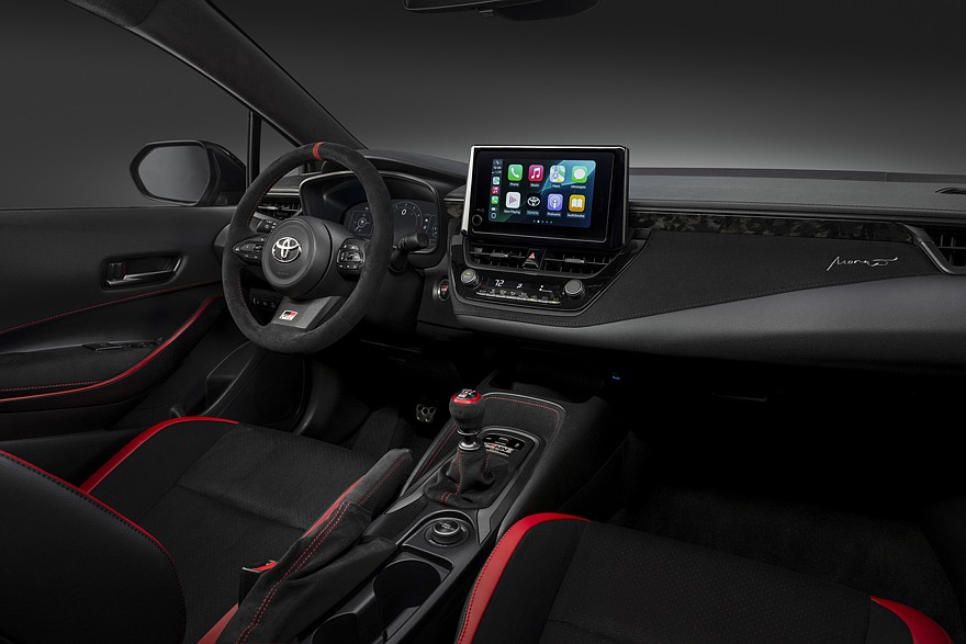 На фото: салон Toyota GRMN Corolla